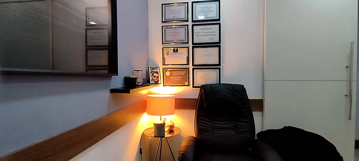 Sala de atendimento do consultório de Rodrigo M Sobroza em Nova Iguaçu